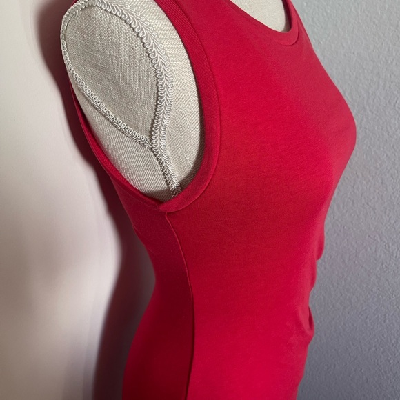 Women's Leith sleeveless Red Dress - Picture 8 of 8